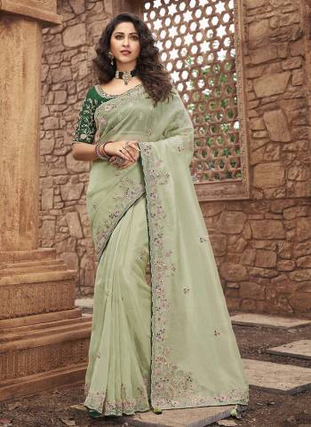 For A Bold And Beautiful Look, Grab This Designer Saree in Pretty Colored.These Saree And Blouse Are Fabricated On Organza?Based.Its Beautified With Heavy Designer Work.