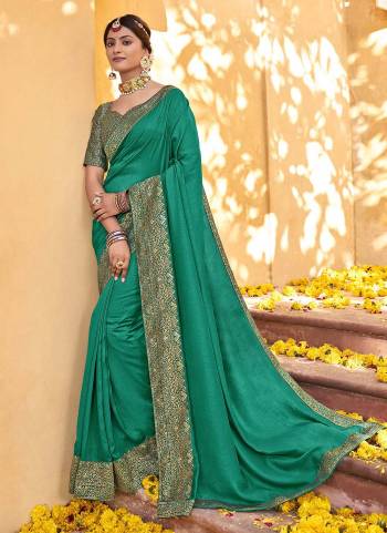 Look Beautiful In This Pretty Colored Saree Pair With Blouse.These Saree is Fabricated On Vichitra Silk Pair With Brocade Blouse.Its Beautified With Jacquard Wevon Designer Work.