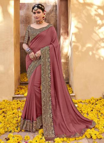 Look Beautiful In This Pretty Colored Saree Pair With Blouse.These Saree is Fabricated On Vichitra Silk Pair With Brocade Blouse.Its Beautified With Jacquard Wevon Designer Work.