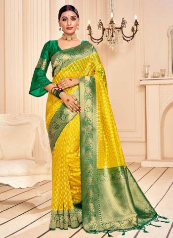 For A Beautiful Look,Grab These Saree in All Over Fine Colored.These Saree And Blouse Are Fabricated On Banarasi Silk.Its Beautified With Wevon Designer Work.