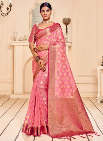 For A Beautiful Look,Grab These Saree in All Over Fine Colored.These Saree And Blouse Are Fabricated On Banarasi Silk.Its Beautified With Wevon Designer Work.