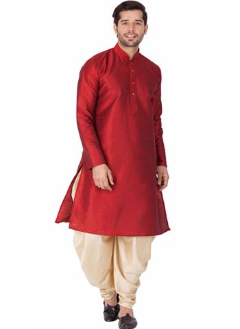 Take your ethnic style quotient to the next level by wearing this fashionable kurta set.Its Come With Banglori Silk Fabricated Kurta And Bottom.Its Beautified With Dyed Solid Work.