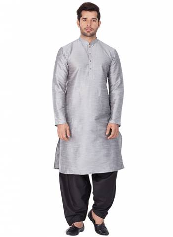 Take your ethnic style quotient to the next level by wearing this fashionable kurta set.Its Come With Banglori Silk Fabricated Kurta And Bottom.Its Beautified With Dyed Solid Work.