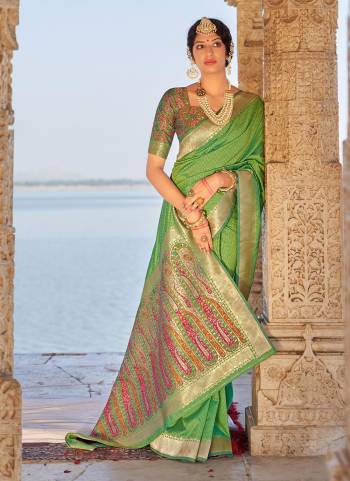 For A Different Look,Grab These Saree in All Over Fine Colored.These Saree And Blouse Are Fabricated On Banarasi Silk.Its Beautified With Heavy Wevon Designer Work.