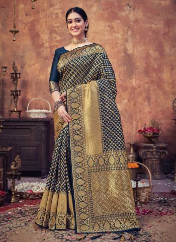 For A Proper Look,Grab These Beautiful Saree in All Over Fine Colored.These Saree is Fabricated On Banarasi Silk Pair With Silk Blouse.Its Beautified With Heavy Jari Wevon Designer Work.