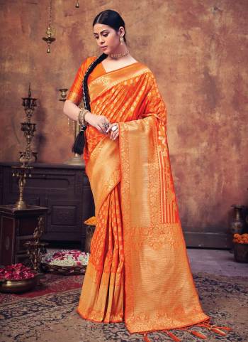 For A Proper Look,Grab These Beautiful Saree in All Over Fine Colored.These Saree is Fabricated On Banarasi Silk Pair With Silk Blouse.Its Beautified With Heavy Jari Wevon Designer Work.