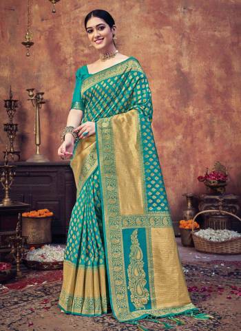 For A Proper Look,Grab These Beautiful Saree in All Over Fine Colored.These Saree is Fabricated On Banarasi Silk Pair With Silk Blouse.Its Beautified With Heavy Jari Wevon Designer Work.