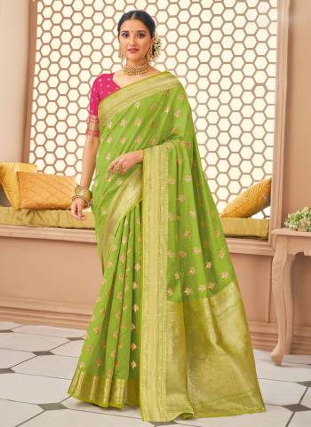 Grab These Festive Wear Saree in Beautiful Colored.These Saree And Blouse Are Fabricated On Banarasi Silk.Its Beautified With Heavy Jari Wevon Designer Work.