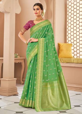 Grab These Festive Wear Saree in Beautiful Colored.These Saree And Blouse Are Fabricated On Banarasi Silk.Its Beautified With Heavy Jari Wevon Designer Work.