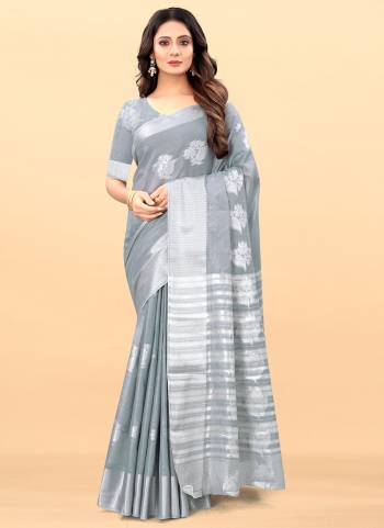 Grab These Casual Wear Saree in Fine Colored.These Saree  And Blouse Are Fabricated On Cotton.Its Beautified With Heavy Jari Wevon Designer Work.