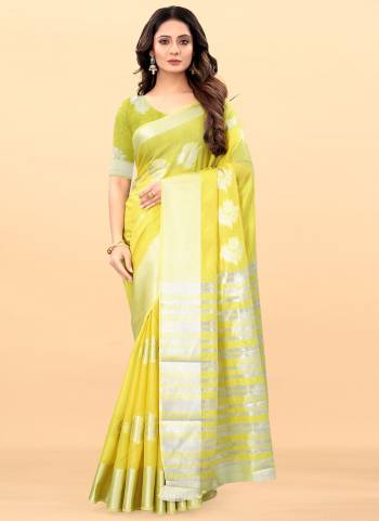 Grab These Casual Wear Saree in Fine Colored.These Saree  And Blouse Are Fabricated On Cotton.Its Beautified With Heavy Jari Wevon Designer Work.