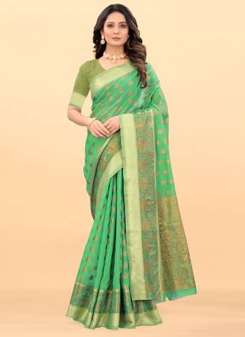 Grab These Casual Wear Saree in Fine Colored.These Saree  And Blouse Are Fabricated On Cotton.Its Beautified With Heavy Thread Wevon Designer Work.