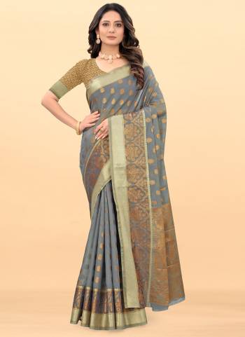 Grab These Casual Wear Saree in Fine Colored.These Saree  And Blouse Are Fabricated On Cotton.Its Beautified With Heavy Thread Wevon Designer Work.