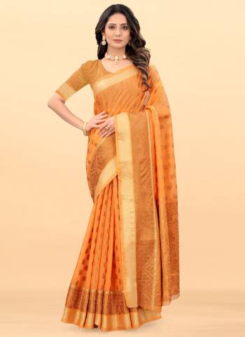 Grab These Casual Wear Saree in Fine Colored.These Saree  And Blouse Are Fabricated On Cotton.Its Beautified With Heavy Thread Wevon Designer Work.