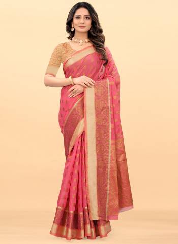 Grab These Casual Wear Saree in Fine Colored.These Saree  And Blouse Are Fabricated On Cotton.Its Beautified With Heavy Thread Wevon Designer Work.