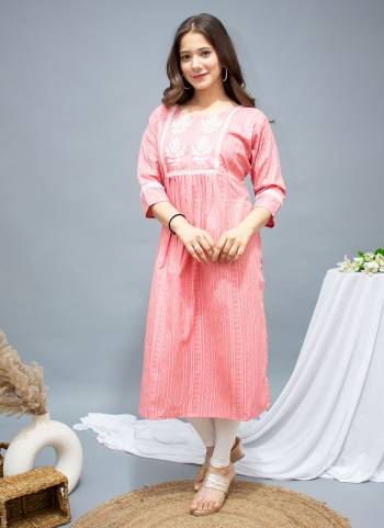 Grab These Readymade Collection in Fine Colored.Its Fabricated On Cotton Come With Bandhej Printed,Embroidery Work.Its Available in All Regular Size.