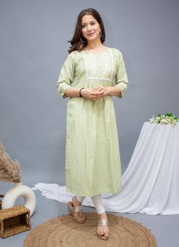 Grab These Readymade Collection in Fine Colored.Its Fabricated On Cotton Come With Bandhej Printed,Embroidery Work.Its Available in All Regular Size.