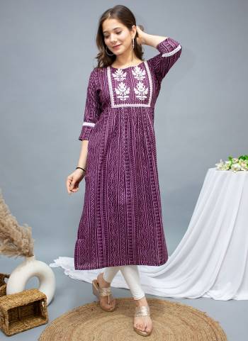 Grab These Readymade Collection in Fine Colored.Its Fabricated On Cotton Come With Bandhej Printed,Embroidery Work.Its Available in All Regular Size.