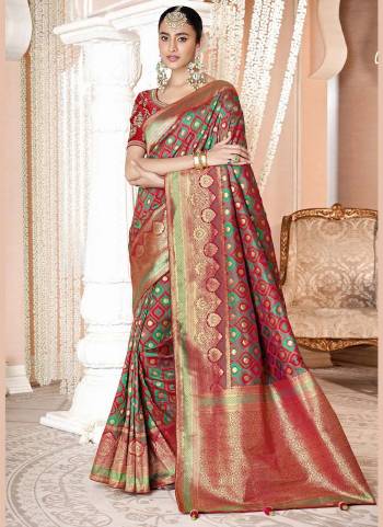 Looking Different in These Beautiful Colored Saree Come With Blouse.These Saree is Fabricated On Silk Pair With Raw Silk Blouse.Its Beautified With Heavy Woven Designer,Embroidery Work Blouse.