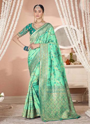 Looking Different in These Beautiful Colored Saree Come With Blouse.These Saree is Fabricated On Silk Pair With Raw Silk Blouse.Its Beautified With Heavy Woven Designer,Embroidery Work Blouse.