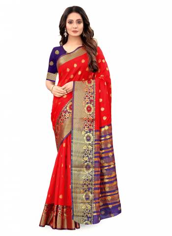 Elegant And Lovely Patterned Saree is Here in Fine Colored.These Saree And Blouse Are Fabricated On Litchi Silk.Its Beautified With Heavy Wevon Designer Work.