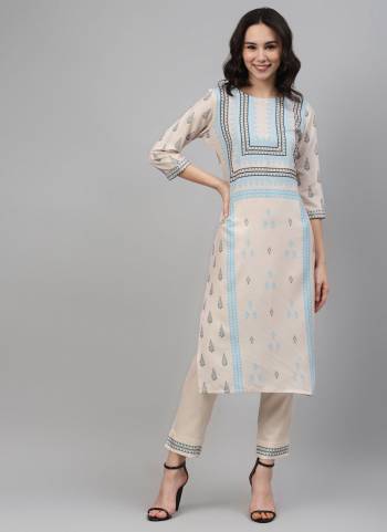 Grab These Readymade Casual Wear Kurti in Fine Colored.These Kurti is Fabricated On Rayon.Its Beautified With Digital Printed Work.Its Available in All Regular Size.