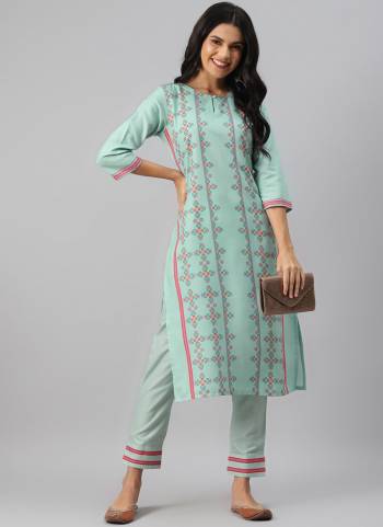 Grab These Readymade Casual Wear Kurti in Fine Colored.These Kurti is Fabricated On Rayon.Its Beautified With Digital Printed Work.Its Available in All Regular Size.