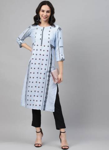 Grab These Readymade Casual Wear Kurti in Fine Colored.These Kurti is Fabricated On Rayon.Its Beautified With Digital Printed Work.Its Available in All Regular Size.