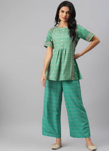 Grab These Readymade Casual Wear Kurti in Fine Colored.These Kurti is Fabricated On Rayon.Its Beautified With Digital Printed Work.Its Available in All Regular Size.