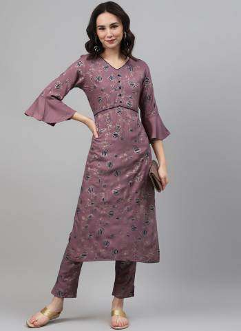 Grab These Readymade Casual Wear Kurti in Fine Colored.These Kurti is Fabricated On Rayon.Its Beautified With Digital Printed Work.Its Available in All Regular Size.