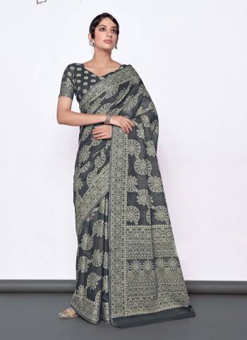 Grab These Saree in Fine Colored PairWIth Matching Blouse.These Saree And Blouse Are Fabricated On Lukhnowi Cotton.Its Beautified With  Heavy Wevon Designer Work.