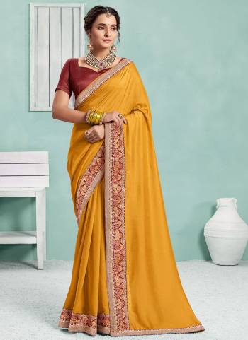 Grab These Casual Wear Saree in Fine Colored.These Saree Is Fabricated On Vichitra Silk Pair With Art Silk Blouse.Its Beautified With Wevon Designer Work.