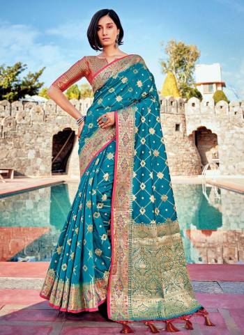 For A Beautiful Look,Grab These Saree in Fine Colored Pair With Blouse.These Saree is Fabricated On Banarasi Silk Pair With Silk Blouse.Its Beautified With Heavy Wevon Jari Designer Work.