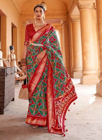 For A Different Look,Grab These Saree In All Over Fine Colored.These Saree And Blouse Are Fabricated On Patola Silk.Its Beautified With Patola Weaving  Designer And  Printed Work.