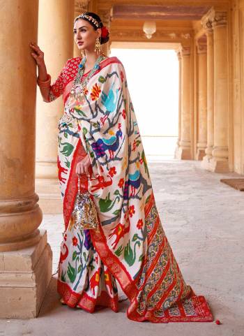 For A Different Look,Grab These Saree In All Over Fine Colored.These Saree And Blouse Are Fabricated On Patola Silk.Its Beautified With Patola Weaving  Designer And  Printed Work.