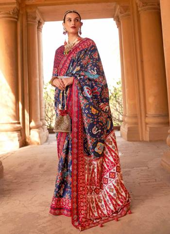 For A Different Look,Grab These Saree In All Over Fine Colored.These Saree And Blouse Are Fabricated On Patola Silk.Its Beautified With Patola Weaving  Designer And  Printed Work.