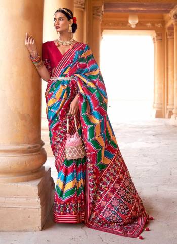 For A Different Look,Grab These Saree In All Over Fine Colored.These Saree And Blouse Are Fabricated On Patola Silk.Its Beautified With Patola Weaving  Designer And  Printed Work.