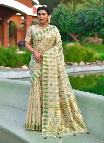 Grab These Saree in Fine Colored Pair With Pretty Blouse.These Saree And Blouse Are Fabricated On Tussar Silk.Its Beautified With Exclusive Jamdani Wevon Temple Designer Work.