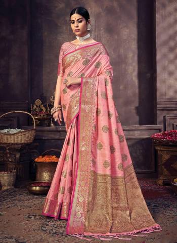 Look Attractive Of All Wearing This Beautiful Colored Saree.These Saree And Blouse Are Fabricated OnBanarasi Silk.Its Beautified With Heavy Jari Wevon Designer Work.