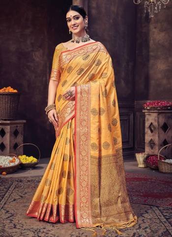 Look Attractive Of All Wearing This Beautiful Colored Saree.These Saree And Blouse Are Fabricated OnBanarasi Silk.Its Beautified With Heavy Jari Wevon Designer Work.