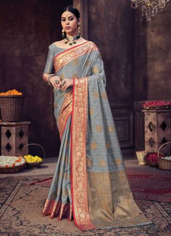 Look Attractive Of All Wearing This Beautiful Colored Saree.These Saree And Blouse Are Fabricated OnBanarasi Silk.Its Beautified With Heavy Jari Wevon Designer Work.