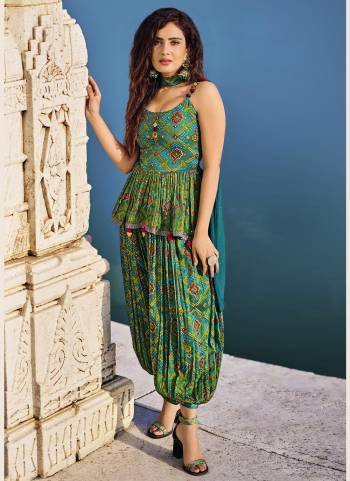 Grab These Readymade  Indo-Western Suits in All Over Beautiful Colored.These Top is Fabricated On Silk Pair With Silk Bottom And Nazneen Dupatta.Its Beautified With Heavy Designer Work.