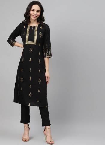 Grab These Casual Wear Readymade kurti in Beautiful Colored.These kurti is Fabricated On Rayon.Its Beautified With Digital Printed.Its Available in All Regular Size.