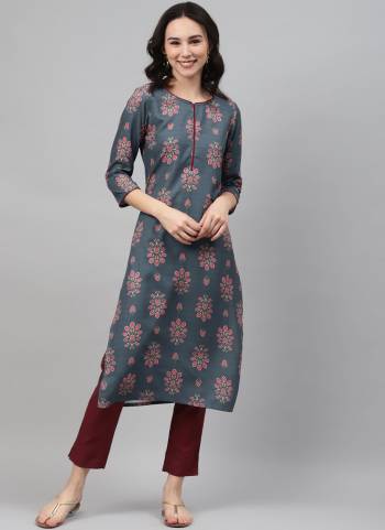 Grab These Casual Wear Readymade kurti in Beautiful Colored.These kurti is Fabricated On Rayon.Its Beautified With Digital Printed.Its Available in All Regular Size.