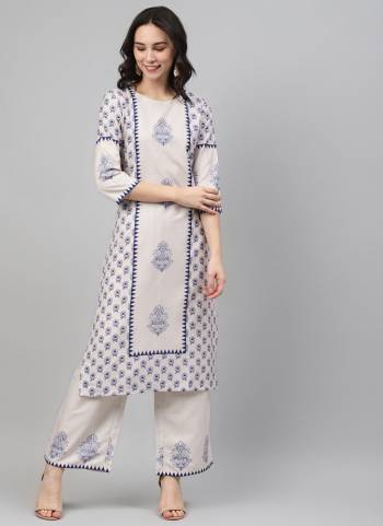 Grab These Casual Wear Readymade kurti in Beautiful Colored.These kurti is Fabricated On Rayon.Its Beautified With Digital Printed.Its Available in All Regular Size.