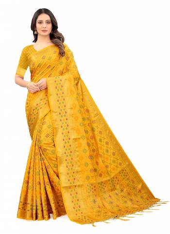 Grab These Casual Wear Saree in Beautiful Colored.These Saree And Blouse Are Fabricated On Cotton Wevon Designer Work.