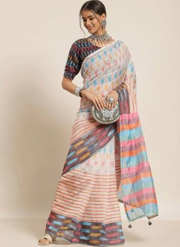 Grab These Saree in All Over Fine Colored.These Saree is Fabricated On Organza Pair With Organza Blouse.Its Beautified With Printed.