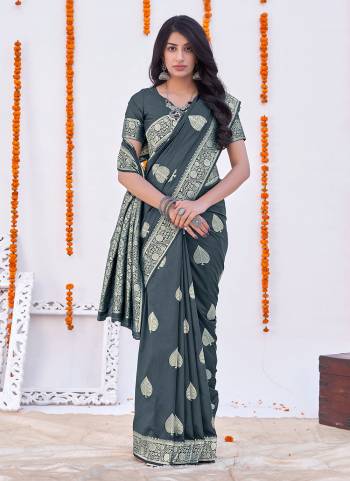 Looking Different in These Beautiful Colored Saree.These Saree And Blouse Are Fabricated On Banarasi Silk.Its Beautified With Heavy Weaving Designer Work.