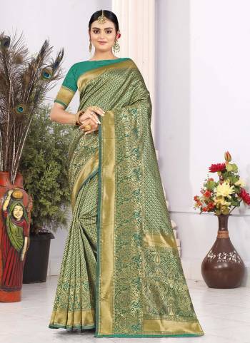 Grab These Casual Wear Saree in Fine Colored Pair With Matching Blouse.These Saree And Blouse Are Fabricated On Silk.Its Beautified With Woven Designer Work.