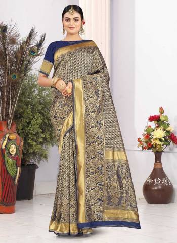 Grab These Casual Wear Saree in Fine Colored Pair With Matching Blouse.These Saree And Blouse Are Fabricated On Silk.Its Beautified With Woven Designer Work.